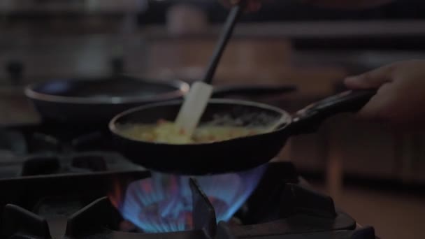 Making Eggs Frying Pan Full — Wideo stockowe
