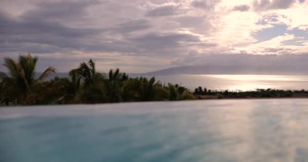 Pov Wading Infinity Pool Ocean Island Views Sunset Hawaii — Vídeo de Stock