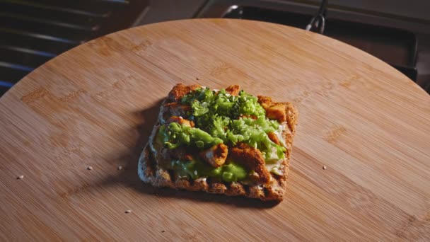 Open Faced Anabolic Toast Sandwich Cooked Chicken Breast Broccoli Guacamole — Vídeo de Stock