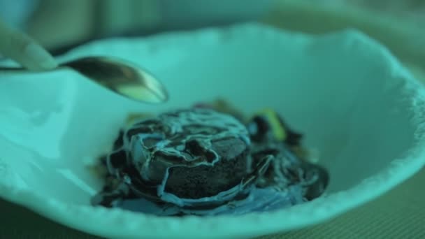Chocolate Souffle Ice Cream Launch Water Restaurant Maldives Full — Αρχείο Βίντεο