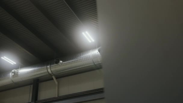 Hvac Heating Cooling Piping Throughout Ceiling Commercial Building Ceiling Lights — Wideo stockowe