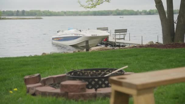 Fire Pit Foreground Boat Background Cabin Northern Minnesota — 图库视频影像