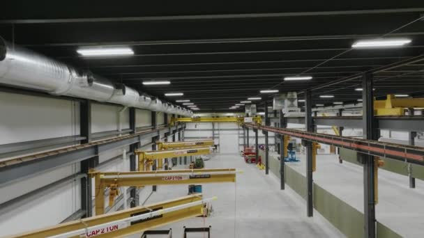 Push Drone Shot Large Commercial Warehouse Heavy Lift Machinery — Video Stock