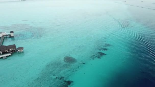 Maldives Resort Water Villas Middle Ocean Birds Eye View — Vídeo de stock