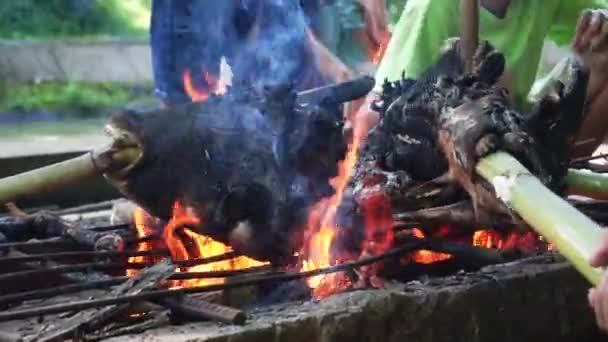 Head Goat Burned Fire Firewood Eid Adha Celebration 2022 Indonesian — Stockvideo
