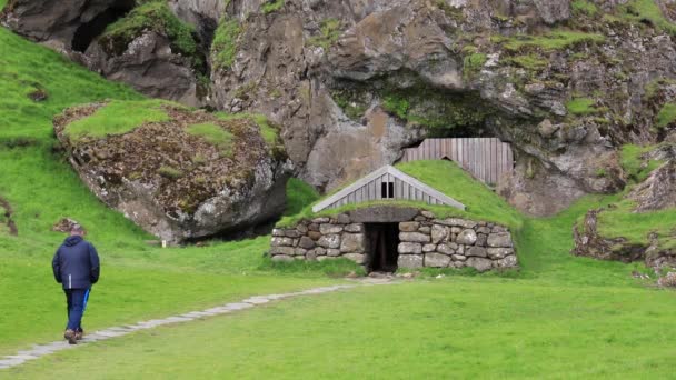 Man Walking Stone Hut Iceland — Stock videók