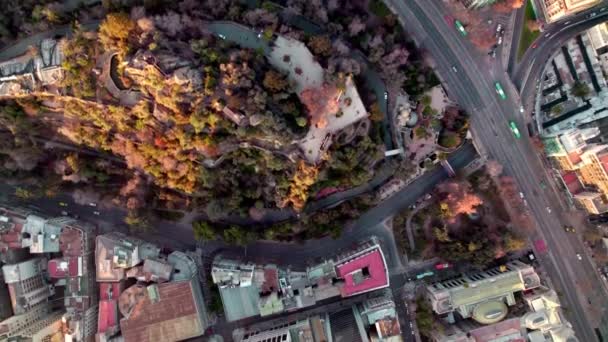 Aerial Top Dolly Santa Lucia Hill Autumnal Trees Traffic Alameda — Stockvideo