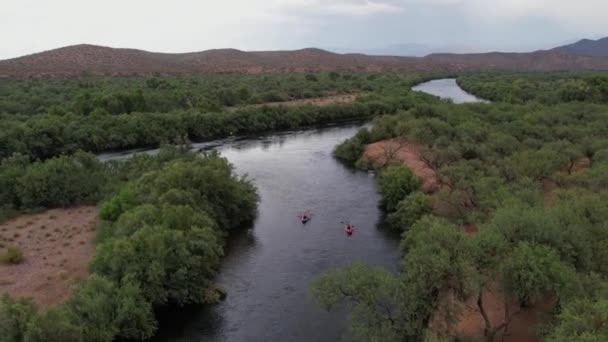 River Rafters Enjoying Salt River Coon Bluff Mesa Arizona — Stockvideo