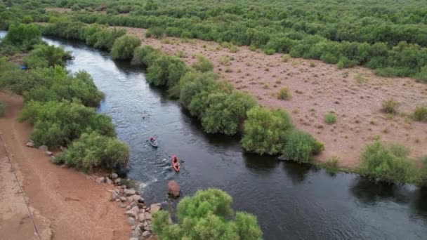 River Rafters Enjoying Salt River Coon Bluff Mesa Arizona — Vídeo de Stock