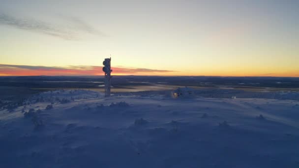 Aerial View Rising Sunrise Remote Nordic Lapland Cabin Communications Tower — Stockvideo