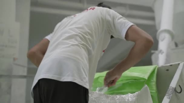 Plastic Manufacturing Process Worker Empties Polymer Bag Extrusion — 图库视频影像