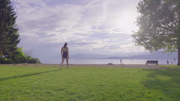 Wide Rear View Attractive Girl Walking Sandy Mountain Beach — Wideo stockowe