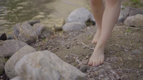 Foot View Attractive Girl Walking Rocky Beach — Stockvideo