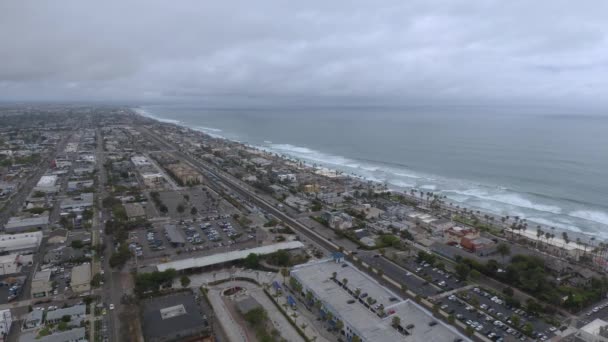 Waves Coming Beach Cars Driving Street Downtown Oceanside San Diego — Stock video