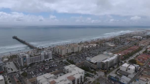 Waves Coming Beach Oceanside Pier People Playing Sunny Day Clouds — Stock video