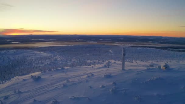 Aerial View Snow Covered Lapland Remote Cabin Communications Tower Overlooking — Stockvideo