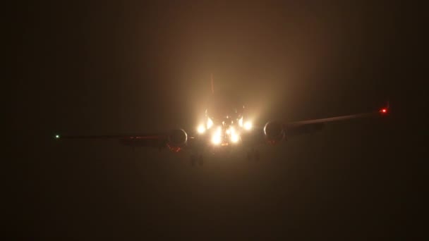 Літак Кінцевому Підході Міжнародного Аеропорту Лос Анджелеса Вночі Повільному Русі — стокове відео