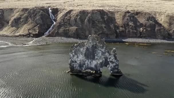 Aerial Shot Hvitserkur Rock Formation — Stockvideo