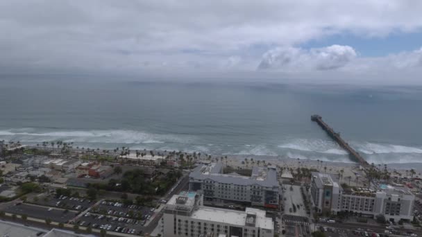 Waves Coming Beach Oceanside Pier Horizontal Aerial Drone Footage Shot – stockvideo