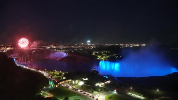 Wide Shot Nighttime Fireworks Show Niagara Falls — Stock Video