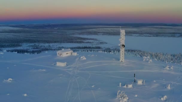 Aerial View Orbiting Snow Covered Lapland Remote Cabin Communications Tower — Stockvideo