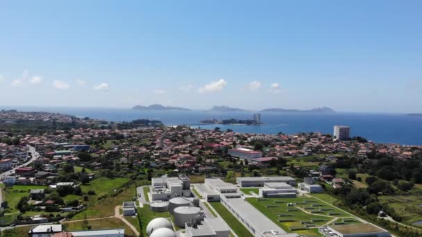 Rising Panoramic Flight Showing City Vigo Critical Supporting Infrastructure Galicia — Vídeo de Stock