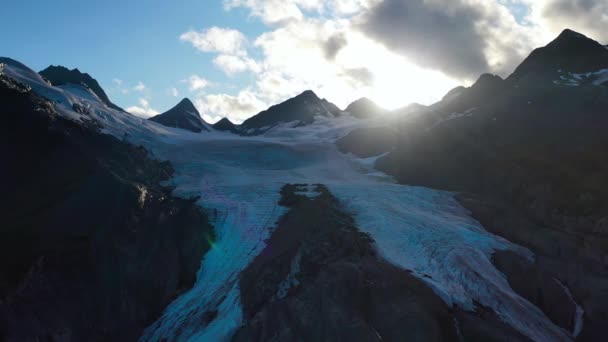 Aerial Closeup Sliding Ice Capped Mountain Slope Shining Sun Summer — Wideo stockowe