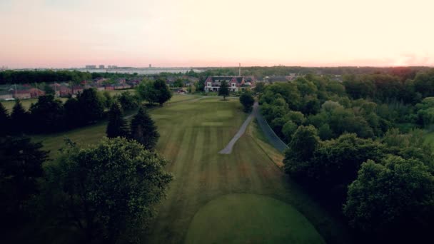 Professional Golf Course Country Clubhouse Sunset Aerial View Fairway — Videoclip de stoc