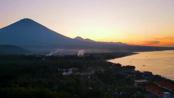 Coucher Soleil Timelapse Sur Volcan Avec Ville Dessous Amed Bali — Video