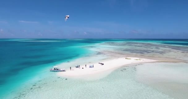Drone Shot People Kitesurf Turquoise Sea Water Los Roques Archipelago — Video