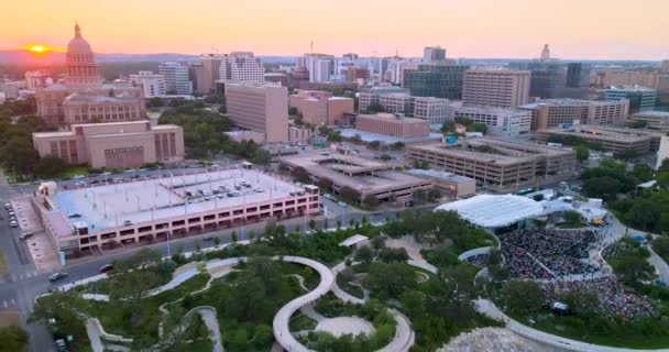 Pulling Away Sunset Austin Texas View Capital Building Waterloo Park — Vídeos de Stock