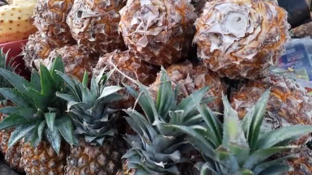 Sells Pineapple Customers Market First Day Holy Fasting Month Ramadan — Video