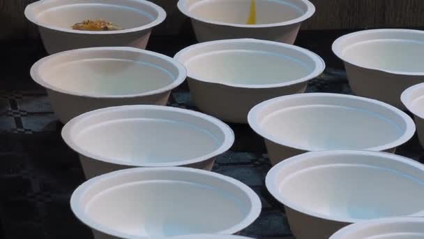 Chef Hands Serving Mashed Potatoes Cardboard Tasting Cups Xantar Fair — Stockvideo