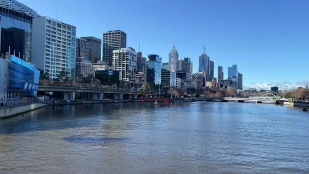 Melbourne City Views Yarra River Train Passing Sunny Day — Vídeo de Stock