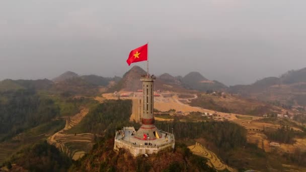 Vietnamese Flag Lung Flagpole Giang Province Beautiful Shimmering Sunset Sun — Stockvideo