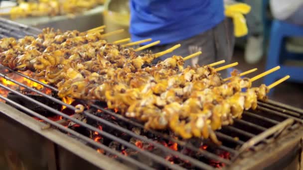 Grilled Squid Charcoal Stove Yaowarat Road Chinatown Popular Travel Destination — Vídeo de Stock