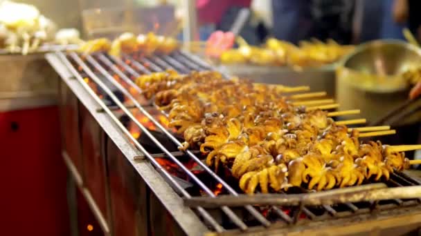 Grilled Squid Charcoal Stove Yaowarat Road Chinatown Popular Travel Destination — Wideo stockowe