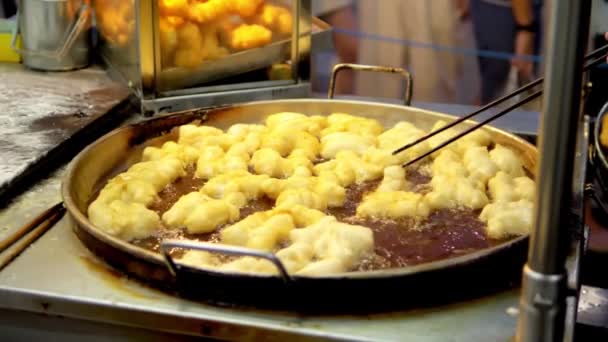 Frying Deep Fried Dough Stick Pan Yaowarat Road Chinatown Popular — Vídeos de Stock