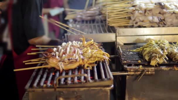 Grilled Squid Charcoal Stove Yaowarat Road Chinatown Popular Travel Destination — Video Stock