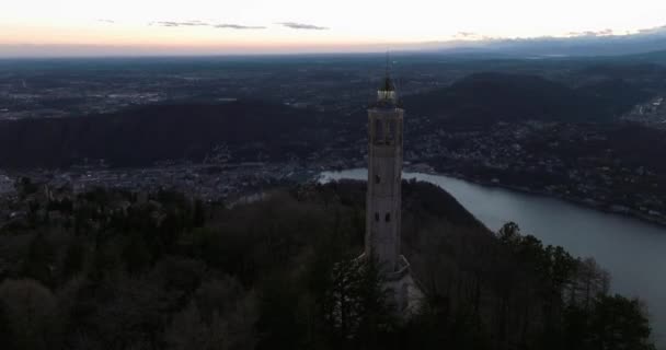 Camera Crane Movement Brunate Lighthouse Video Shows Beautiful Lighthouse Front — Vídeo de Stock