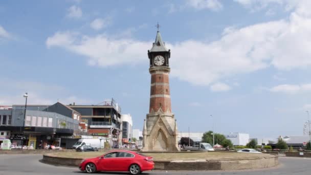 Clock Tower Roundabout Skegness Centre British Seaside Holiday Town — Stockvideo