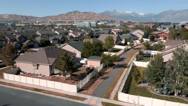Suburban Neighborhood Nestled Wasatch Front Rocky Mountains Lehi Utah Pull — Stockvideo