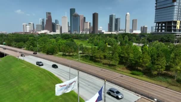 Buffalo Bayou Park Houston Skyline American Texas Flags Wave Breeze — Stock videók