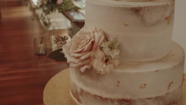 Simple Elegant Wedding Cake Celebration Union Two People Exquisite Taste — Vídeo de Stock