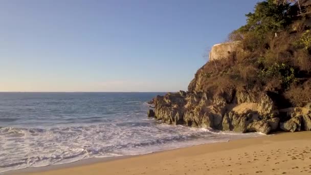 Paradise Beach Cliff Wall Drone — Stock video