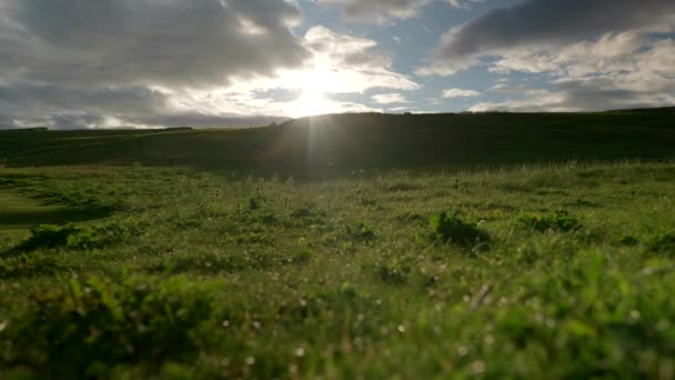 Fast Moving Clouds Move Sky Sun Sets While Shafts Light — Video Stock