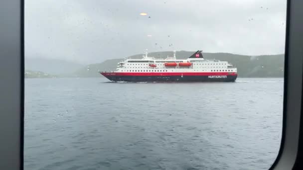 Static Shot Ferry Window Passing Worlds Famous Hurtigruten Norway Rainy — Vídeo de stock