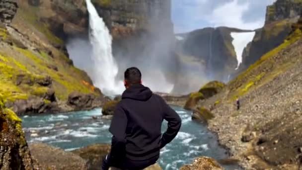 Man Enjoying Stunning Landscape Waterfall Sunny Day Iceland Gimbal — Stockvideo