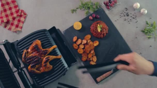 Aerial View Chicken Which Being Grilled Grilling Machine Someone Placing — Vídeo de Stock