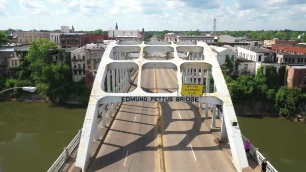 Edmund Pettus Puente Selma Alabama Con Drones Vídeo Tirando — Vídeo de stock